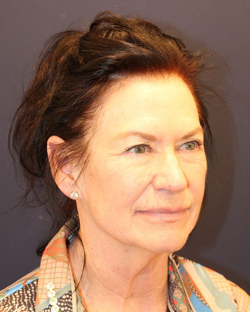 Woman with dark hair and green eyes.